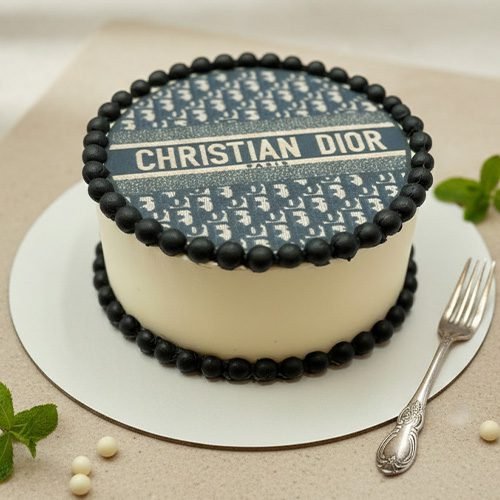 Christian-Dior-themed-designer-cake